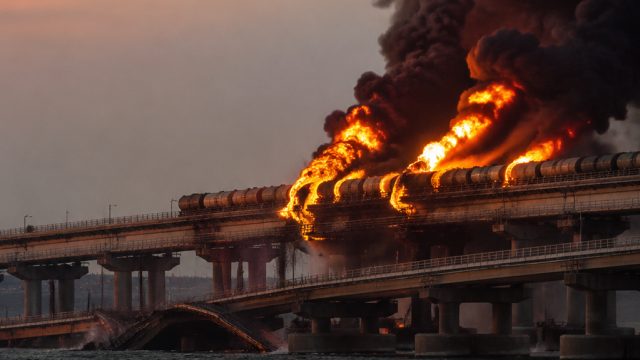 Ukraine Strikes Key Railway Bridge, Intensifying Crimea Conflict | depo 10 bonus 20 slot, deposit sl