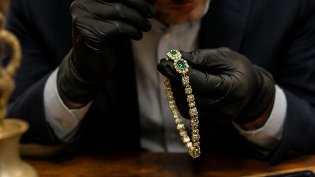 Understanding the Value of Antique Jewelry in Today's Market | manchester united fifa 21, slot6000 o